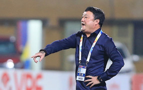 HLV thứ 2 mất việc tại V.League