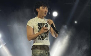 Diện mốt quần tụt lên sân khấu, Sơn Tùng M-TP bị chê 'mất hình ảnh'