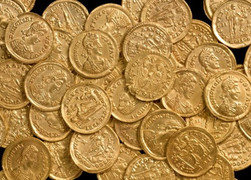 Mua máy dò được 20 phút, tìm thấy kho báu từ gần 2.000 năm trước