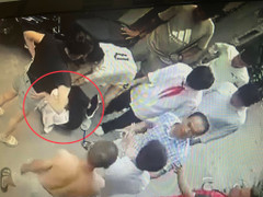 Nữ giáo viên cùng 4 người lớn hành hung nam sinh ở Hà Nội