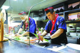 Khách đến ăn 'lần cuối cùng', chủ nhà hàng Nhật ở Trung Quốc cau mày