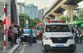 Hà Nội: Người đàn ông nhảy từ nhà ga đường sắt trên cao xuống đường