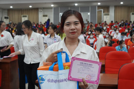 Nutifood tiếp sức cho học sinh, sinh viên nghèo thực hiện mơ ước đến trường