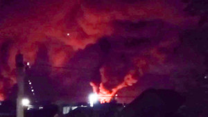 Bầy máy bay không người lái tấn công sân bay thành phố Nga