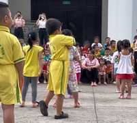 Màn nhảy chào năm học mới của 'thanh niên nhí 'khiến dân mạng cười ngả nghiêng