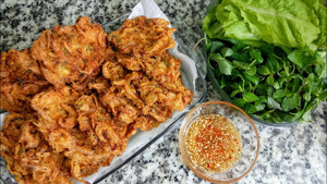 Chợt thèm tép trấu lăn bột chiên giòn, món ăn dân dã gợi nhớ vị quê nhà