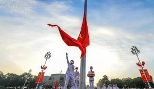 Trang nghiêm lễ Thượng cờ chào mừng Quốc khánh 2/9