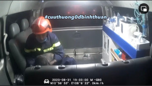 Nghẹt thở giây phút chiến sĩ cảnh sát cứu bé trai trong vụ cháy ở Phan Thiết