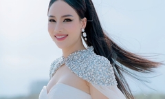 Hoa hậu Đại sứ doanh nhân toàn cầu Hoàng Thanh Loan đẹp rạng ngời đi chấm thi