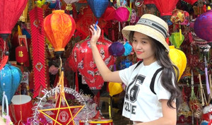 Phố Hàng Mã rực rỡ sắc màu Trung thu