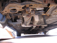 Vì sao nên soi gầm ô tô trước khi khởi hành?