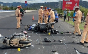 Ô tô tông hàng loạt xe máy chờ đèn đỏ: Cha buồn ngủ, giao cho con 16 tuổi lái