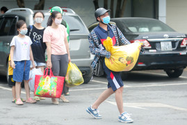 Những túi quà quê theo người dân các tỉnh về Hà Nội sau nghỉ lễ