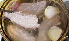 Dùng nước luộc thịt nấu canh liệu có tốt?