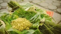 Hà Nội vào mùa thu cũng là lúc nhớ đến đặc sản cốm bình dị, thanh nhã