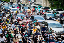 Đường Hà Nội tắc dài trong ngày khai giảng năm học mới