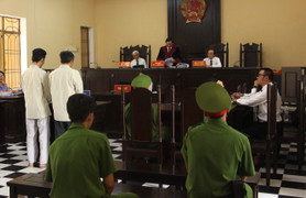 Đứng ra đảm bảo cho bạn được vay tiền, người đàn ông bị cưỡng đoạt tài sản