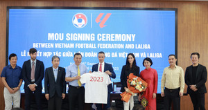 Real Madrid, Barcelona sẵn sàng đón cầu thủ trẻ Việt Nam sang tập luyện