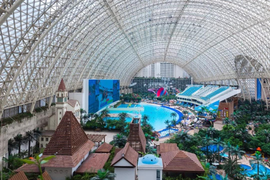 Tòa nhà siêu lớn ở Trung Quốc: To bằng 2 sân bay, bãi biển riêng dài 400 m