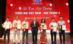 Toàn cảnh Lễ trao Giải thưởng Tiếng nói Việt Nam – Sao tháng 9