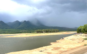 Chèo ra giữa lòng hồ thả lưới, thuyền lật khiến nam thanh niên mất tích