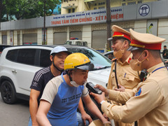 Bỏ quy định buộc CSGT phải nói lời chào, cảm ơn lái xe