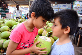 Trẻ em có nên uống nước dừa?