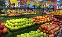 Trái cây nhập ngoại tràn ngập thị trường, giá rẻ chưa từng có