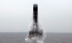 Triều Tiên hạ thủy tàu ngầm mang vũ khí hạt nhân chiến thuật