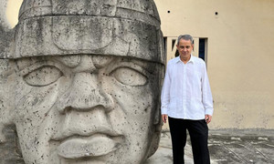 Trưng bày bản sao tượng đầu người khổng lồ Olmec tại TP.HCM