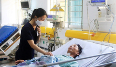 Người đàn ông ở Quảng Ninh nguy kịch vì ăn hải sản nhiễm vi khuẩn