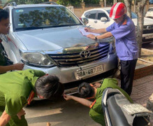 Khởi tố kẻ lái ô tô tông liên tiếp vào nhóm người sau tiệc rượu