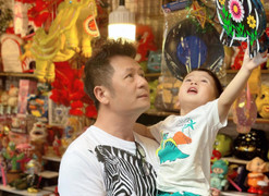 Khán giả thích thú với vẻ đáng yêu của con trai út Bằng Kiều