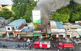 Cháy cửa hàng phụ tùng ô tô, thiêu rụi nhiều tài sản