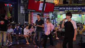 Khai thác 'mỏ vàng' du lịch đêm Hà Nội