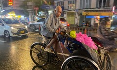 Cụ ông 93 tuổi đạp xích lô kiếm sống, vẫn đau đáu giúp người khổ hơn mình