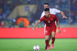 Tân binh tuyển Việt Nam đá 7 phút bị gãy xương, nghỉ 2 tháng