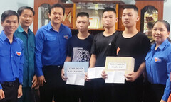 Ba anh em sinh ba cùng đỗ vào trường Sĩ quan Không quân