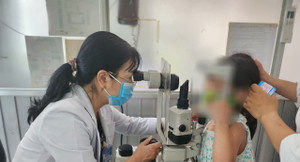 Nguy cơ bùng dịch đau mắt đỏ: Sở GD&ĐT TP.HCM yêu cầu tổ chức sát trùng