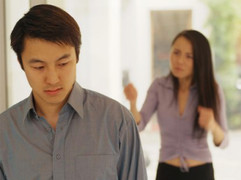 Được chia đất ít hơn anh cả, chồng tôi giận, bố ốm cũng không thèm về