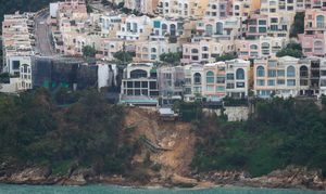 Dãy biệt thự triệu USD ở Hong Kong nguy cơ sụp đổ sau mưa lũ kỷ lục