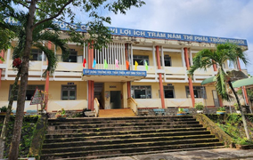 Xem xét trách nhiệm hiệu trưởng vụ học sinh hết lớp 9 nhưng không có học bạ