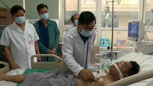  Nạn nhân vụ cháy chung cư mini ở Hà Nội đang cấp cứu tại bệnh viện Bạch Mai