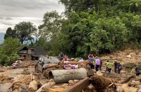 Cảnh hoang tàn nơi lũ quét vừa đi qua ở Lào Cai