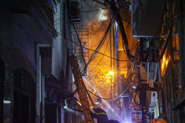 Cháy chung cư mini ở Hà Nội: Thả thang dây nhảy từ tầng cao để thoát thân