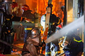 Cháy chung cư mini ở Hà Nội: Hơn 100 cảnh sát vất vả chữa cháy xuyên đêm