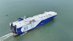 Tàu chuyên chở ô tô dài 200 m vừa được Trung Quốc hoàn thành