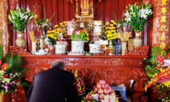 Văn khấn mùng 1 tháng 8 cúng thần linh và gia tiên đầy đủ nhất