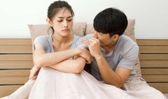 Cắn răng làm 'chuyện ấy' để giữ hạnh phúc gia đình