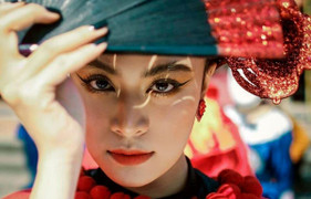 Học vấn đáng nể của Hoàng Thuỳ Linh